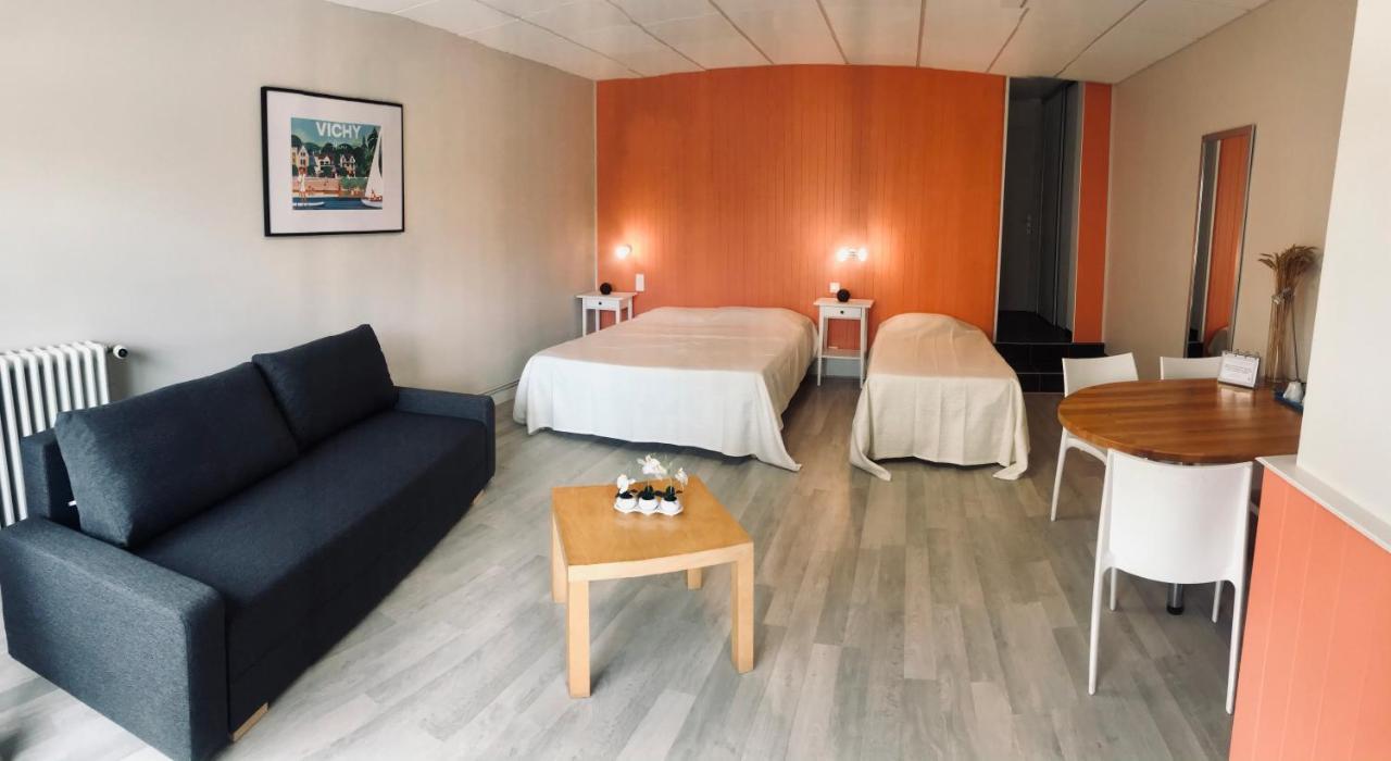 Le Clos Fleuri - Maison Vigier Maringues Exteriör bild